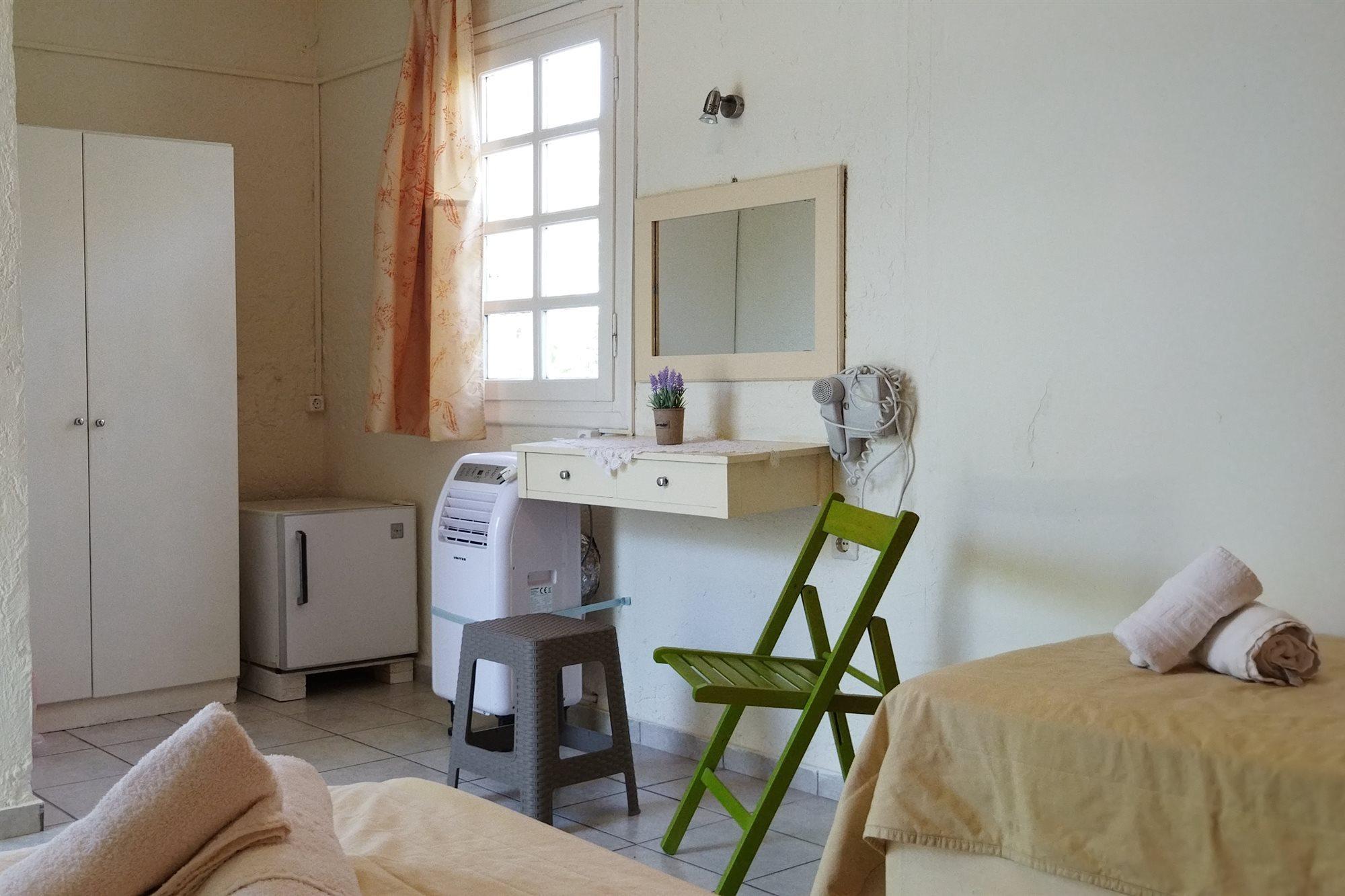 Cleo Rooms 250M From The Beach Malia Eksteriør billede
