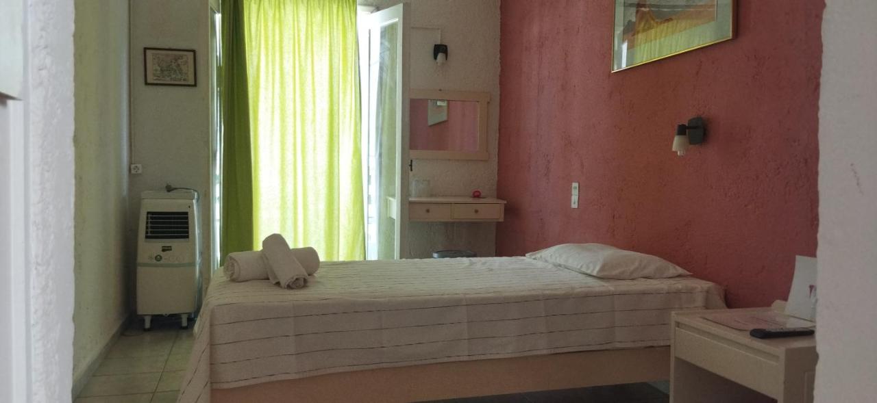 Cleo Rooms 250M From The Beach Malia Eksteriør billede